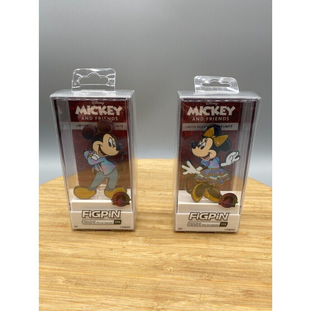 Disney Figpin Set of 2 Mickey & Minnie Mouse Limited Release Pins 772 / 773 - Picture 3 of 11